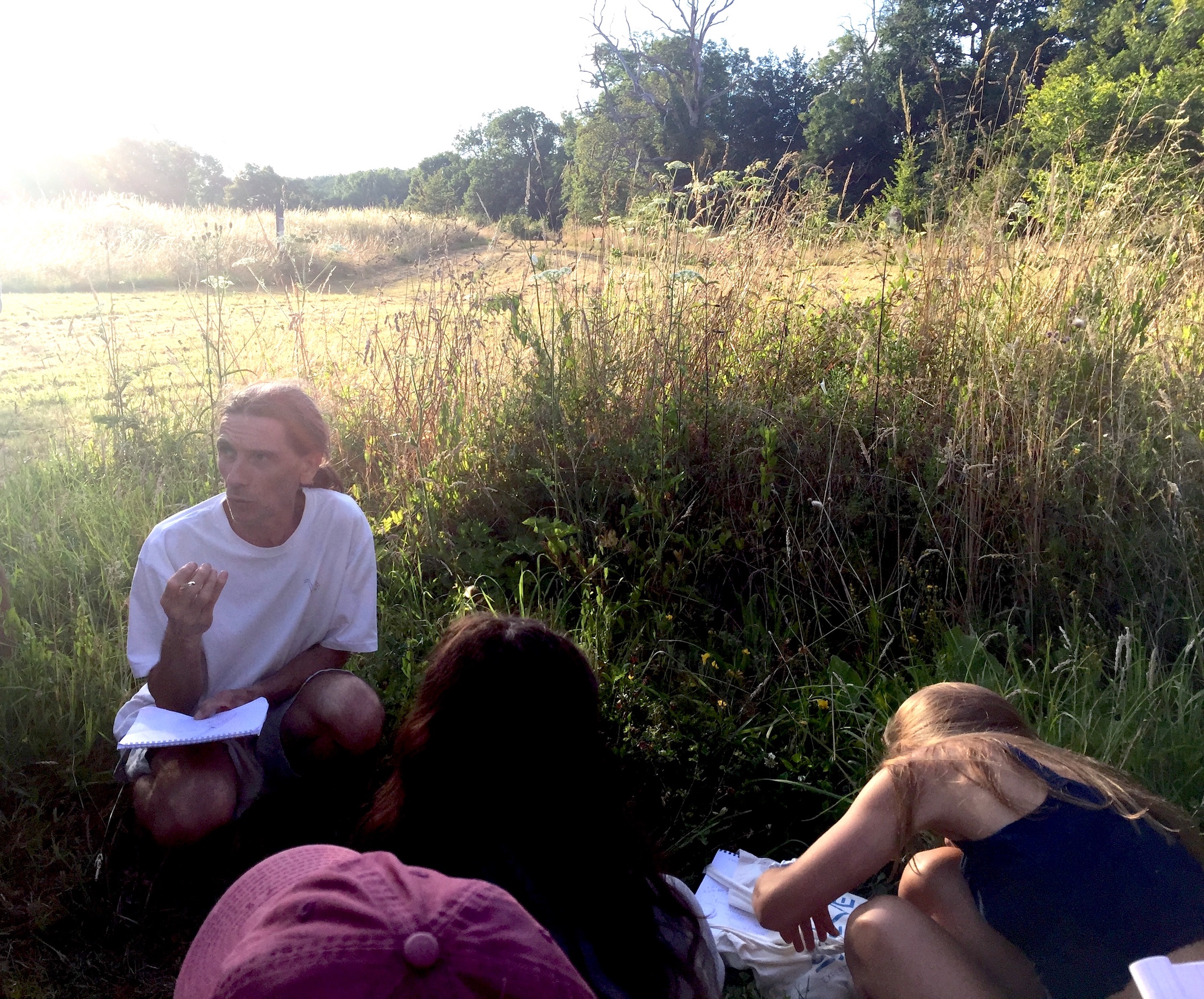 Éric Escoffier enseigne la botanique - Exercice en groupe à l'extérieur à Celon (2020)